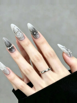 nail_art_on_hand