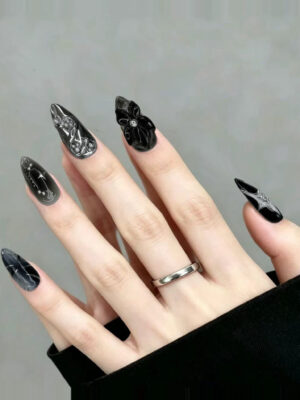 nail_art_on_hand