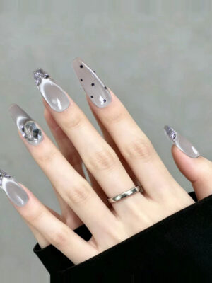 nail_art_on_hand