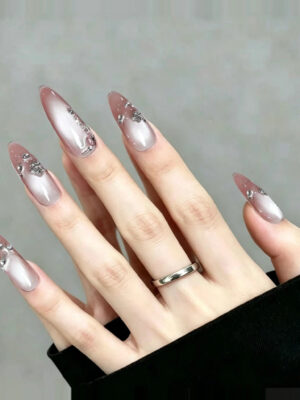 nail_art_on_hand