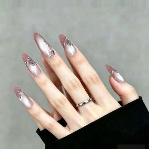 nail_art_on_hand